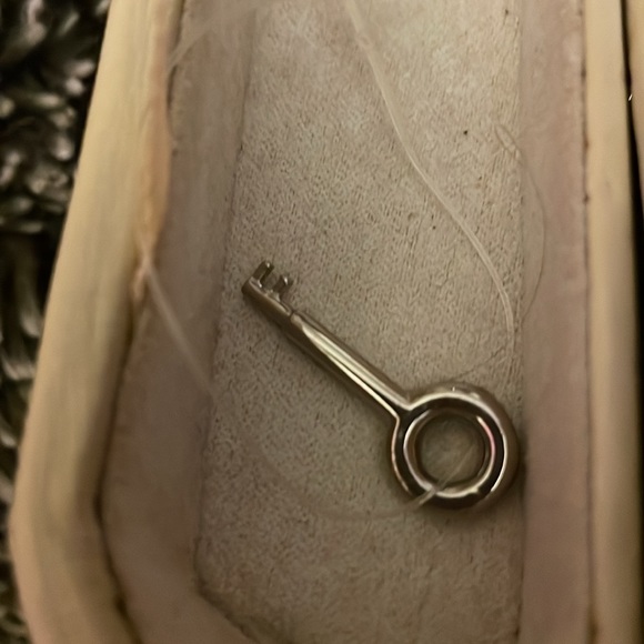 A set of two Pottery Barn cream leather jewelry boxes. - Picture 15 of 15